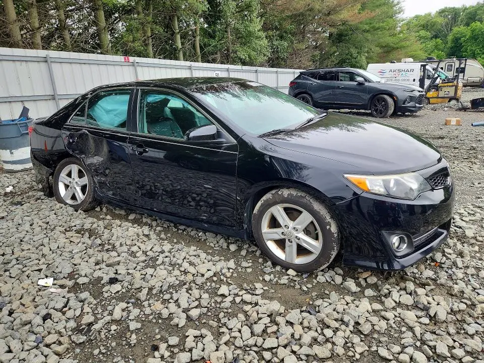 2014 TOYOTA CAMRY SE  