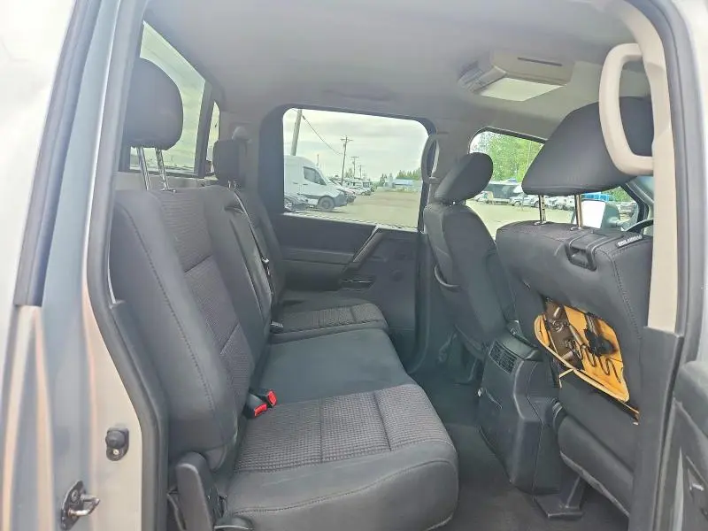 2010 NISSAN TITAN SE  