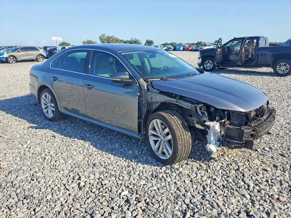2018 VOLKSWAGEN PASSAT SE  