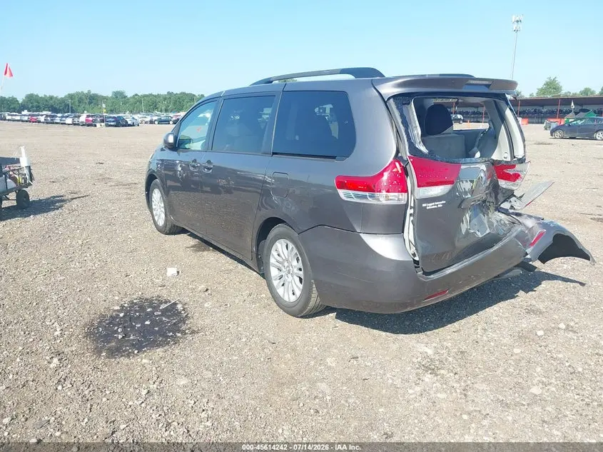 2011 TOYOTA SIENNA XLE V6