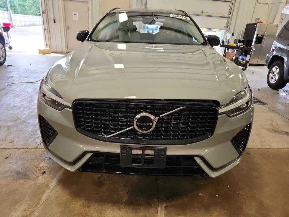 2025 VOLVO XC60 PLUS  