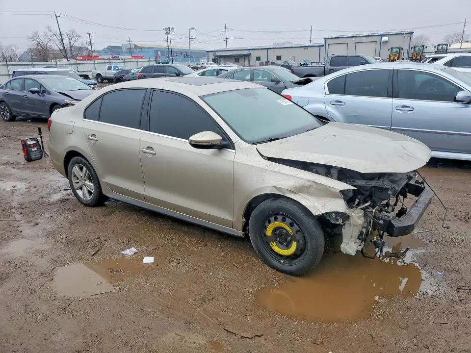 2013 VOLKSWAGEN JETTA   