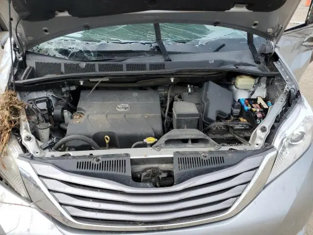 2016 TOYOTA SIENNA XLE  