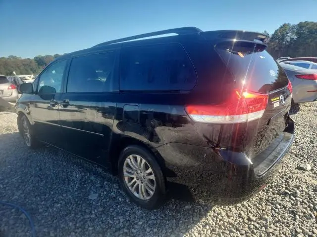 2011 TOYOTA SIENNA XLE  