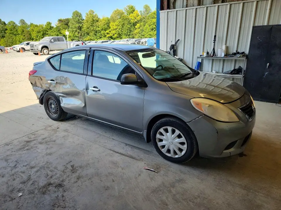 2014 NISSAN VERSA 1.6 SV  