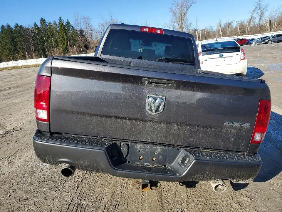 2016 RAM 1500 ST  