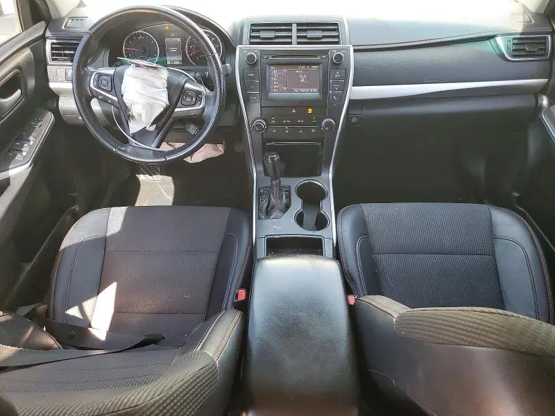 2016 TOYOTA CAMRY SE  