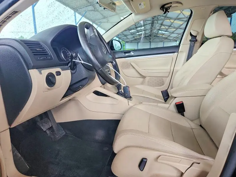 2010 VOLKSWAGEN JETTA SE  