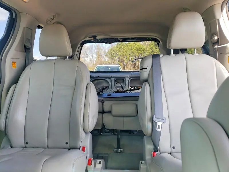 2013 TOYOTA SIENNA XLE 8-PASSENGER  