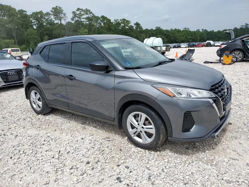 2022 NISSAN KICKS S  