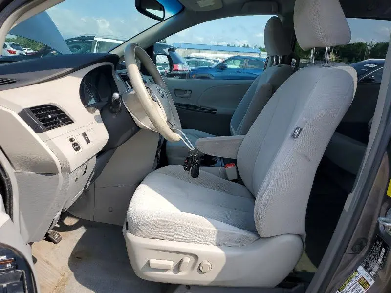 2011 TOYOTA SIENNA LE  