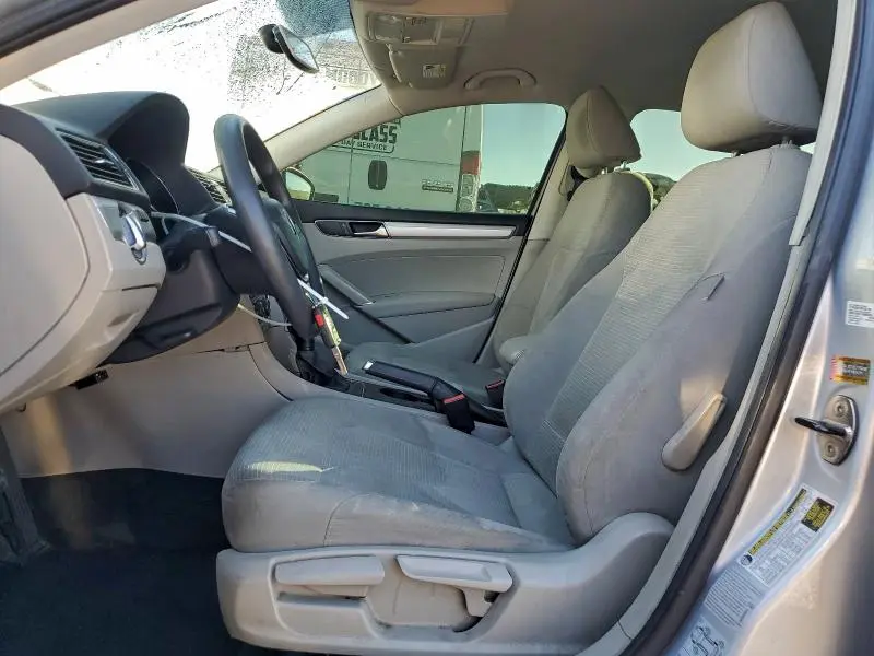 2017 VOLKSWAGEN PASSAT S  