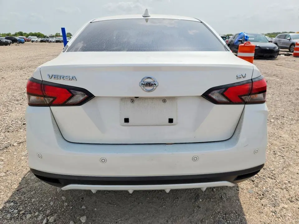 2021 NISSAN VERSA SV  