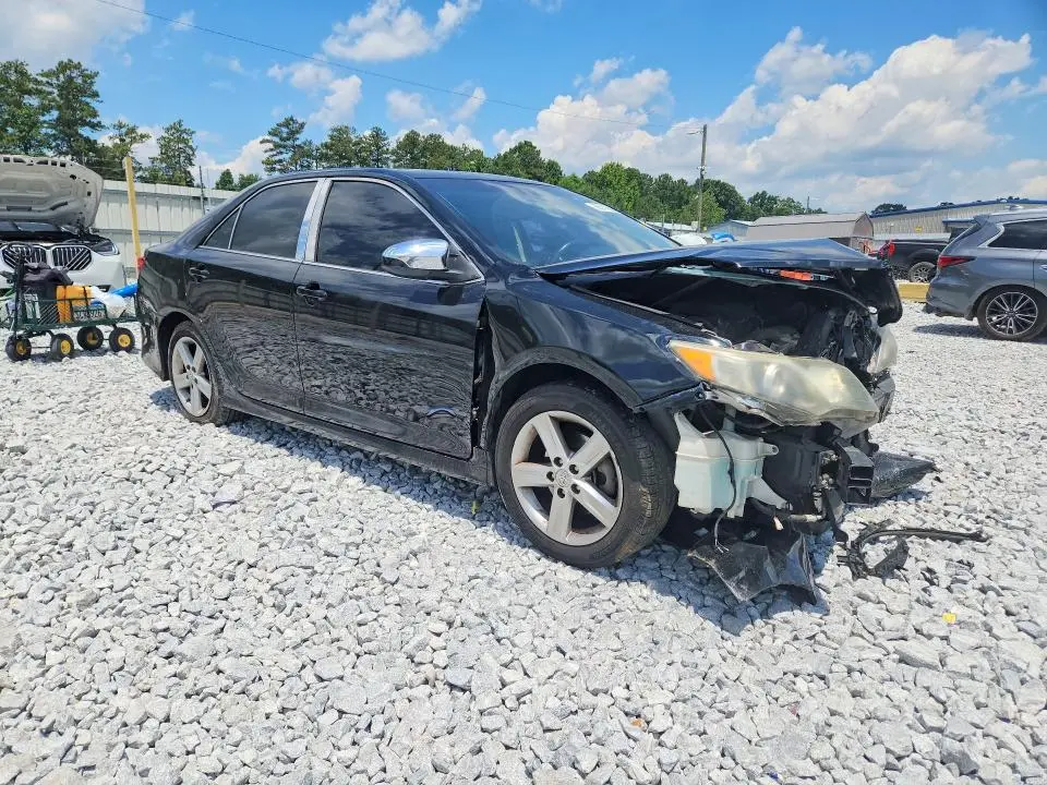 2014 TOYOTA CAMRY SE  