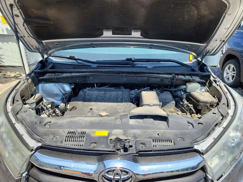 2016 TOYOTA HIGHLANDER LE  