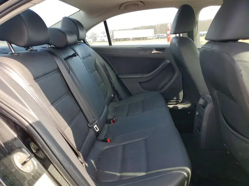 2012 VOLKSWAGEN JETTA SE  