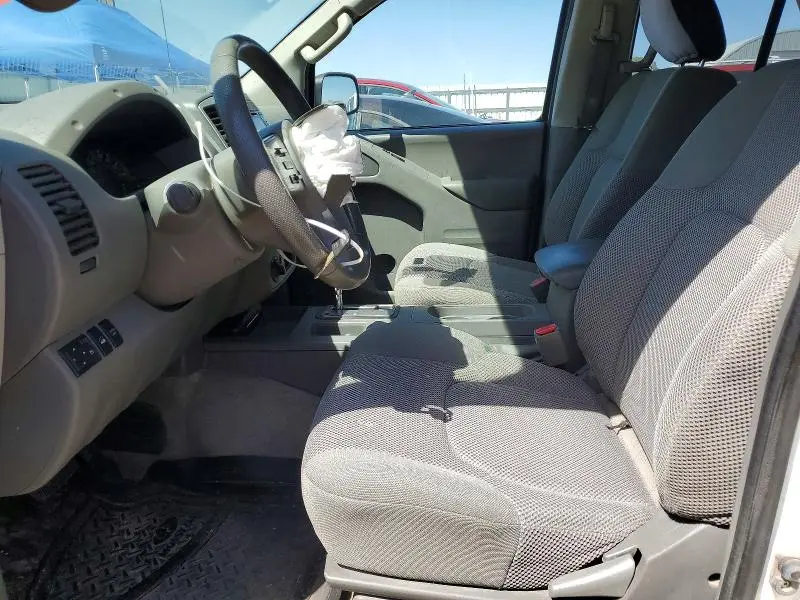 2015 NISSAN FRONTIER SV  