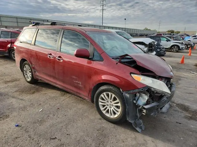 2013 TOYOTA SIENNA XLE