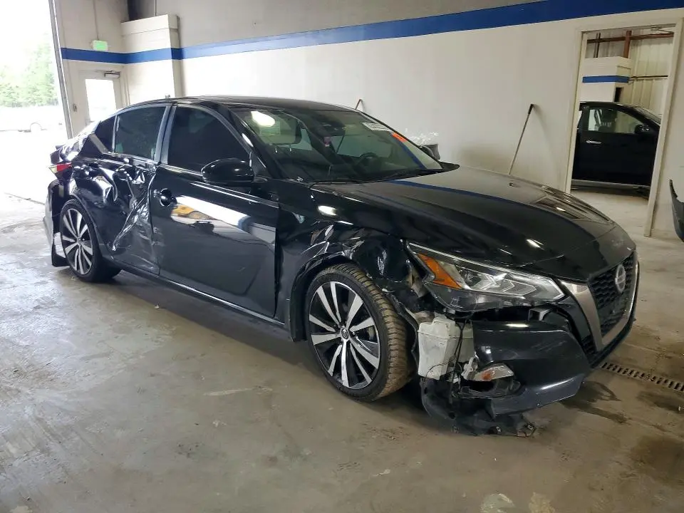 2021 NISSAN ALTIMA SR  