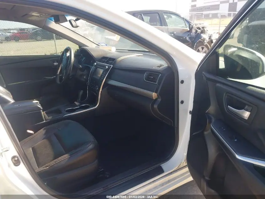 2015 TOYOTA CAMRY SE