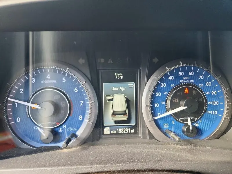 2015 TOYOTA SIENNA XLE 8-PASSENGER  