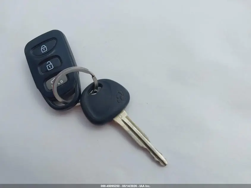 2010 HYUNDAI ELANTRA BLUE