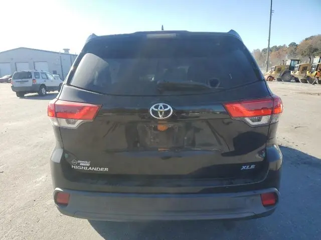 2019 TOYOTA HIGHLANDER SE  