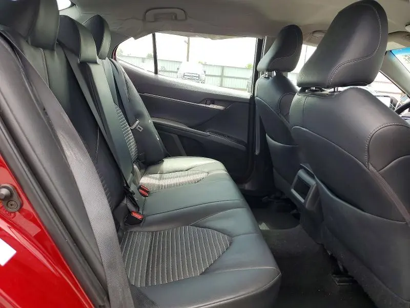 2018 TOYOTA CAMRY SE  