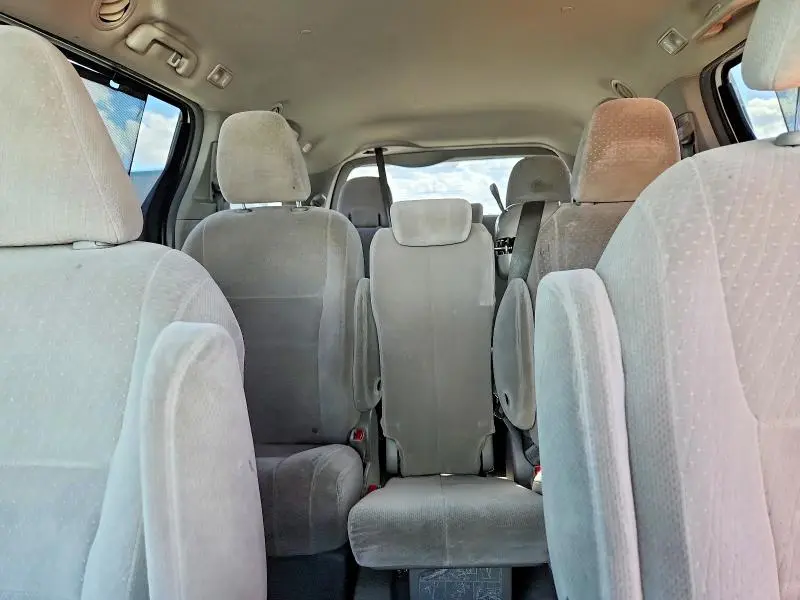 2015 TOYOTA SIENNA LE  