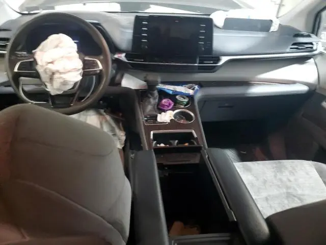 2021 TOYOTA SIENNA LE  