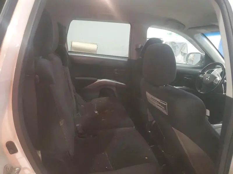 2011 MITSUBISHI OUTLANDER SE  