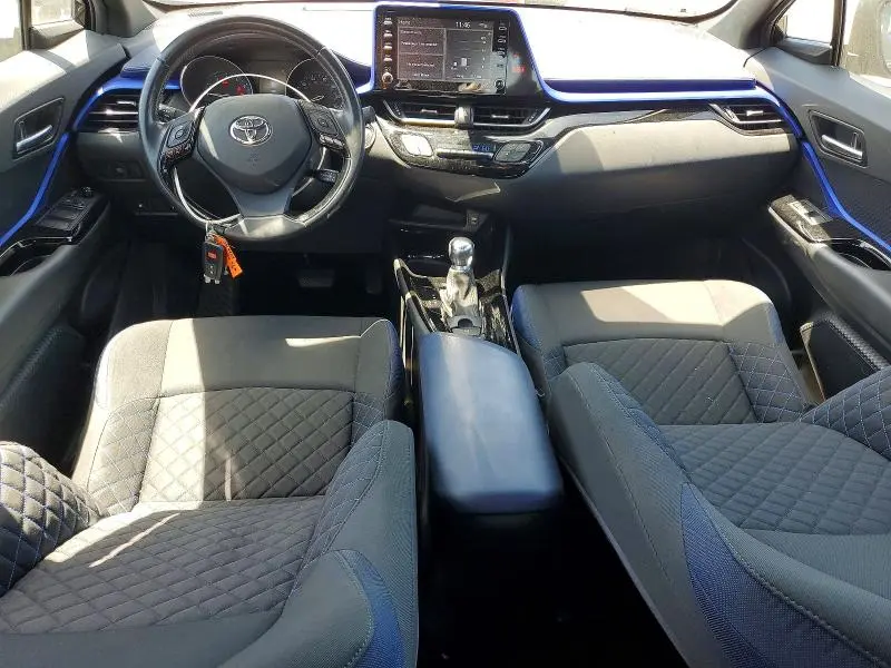 2021 TOYOTA C-HR XLE  