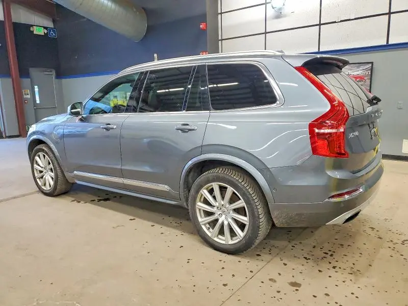 2016 VOLVO XC90 T8  