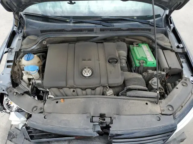 2011 VOLKSWAGEN JETTA SE  