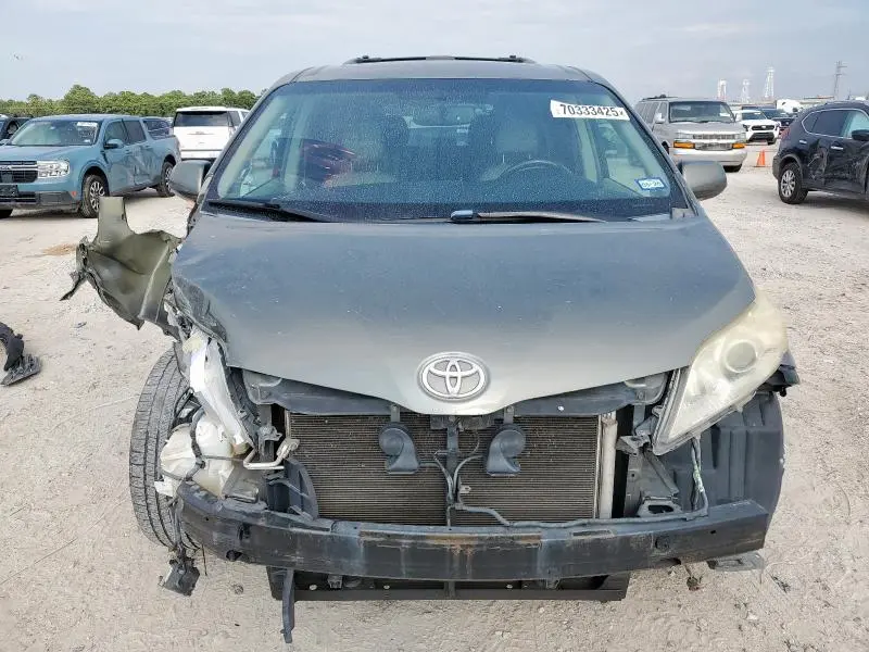 2011 TOYOTA SIENNA XLE