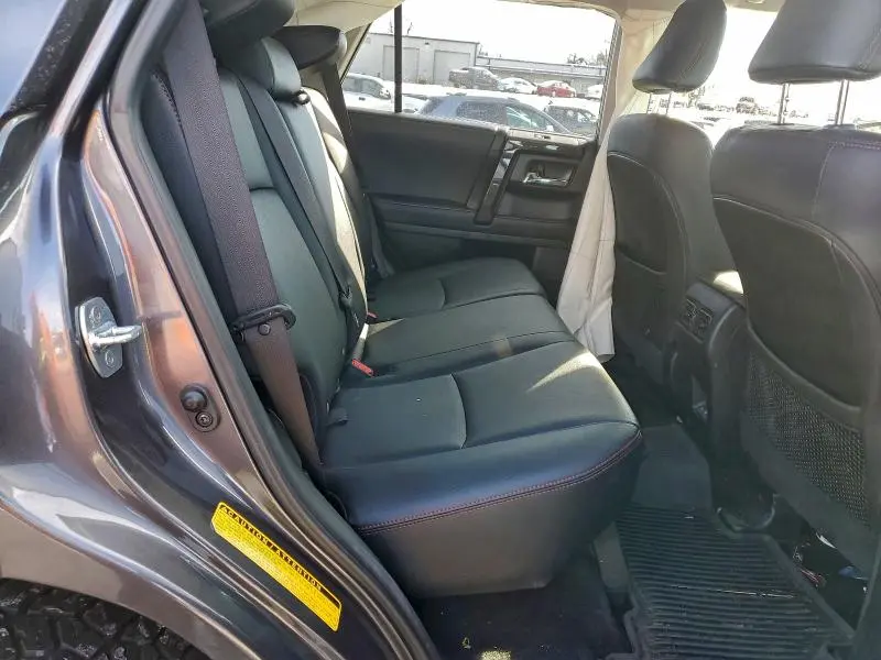 2023 TOYOTA 4RUNNER SE  