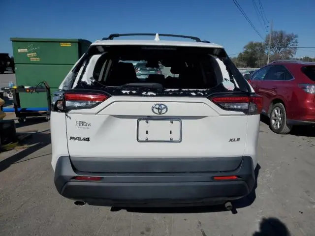 2020 TOYOTA RAV4 XLE  