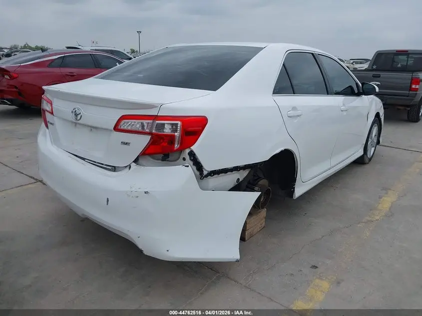 2014 TOYOTA CAMRY SE