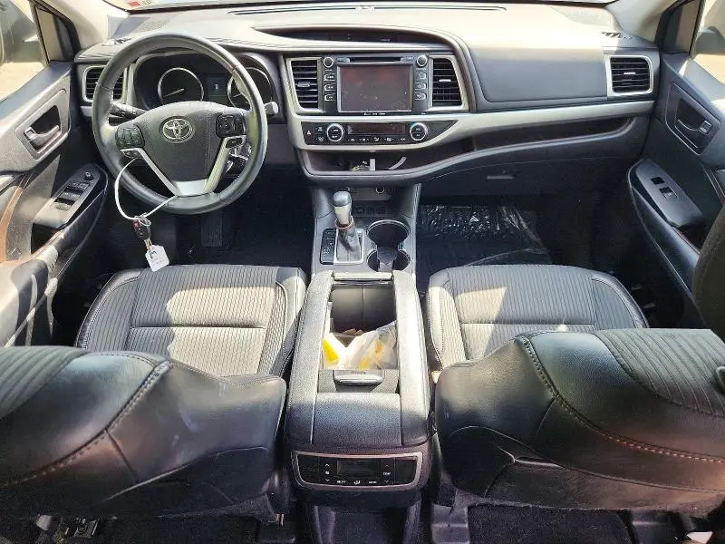 2016 TOYOTA HIGHLANDER LE PLUS  