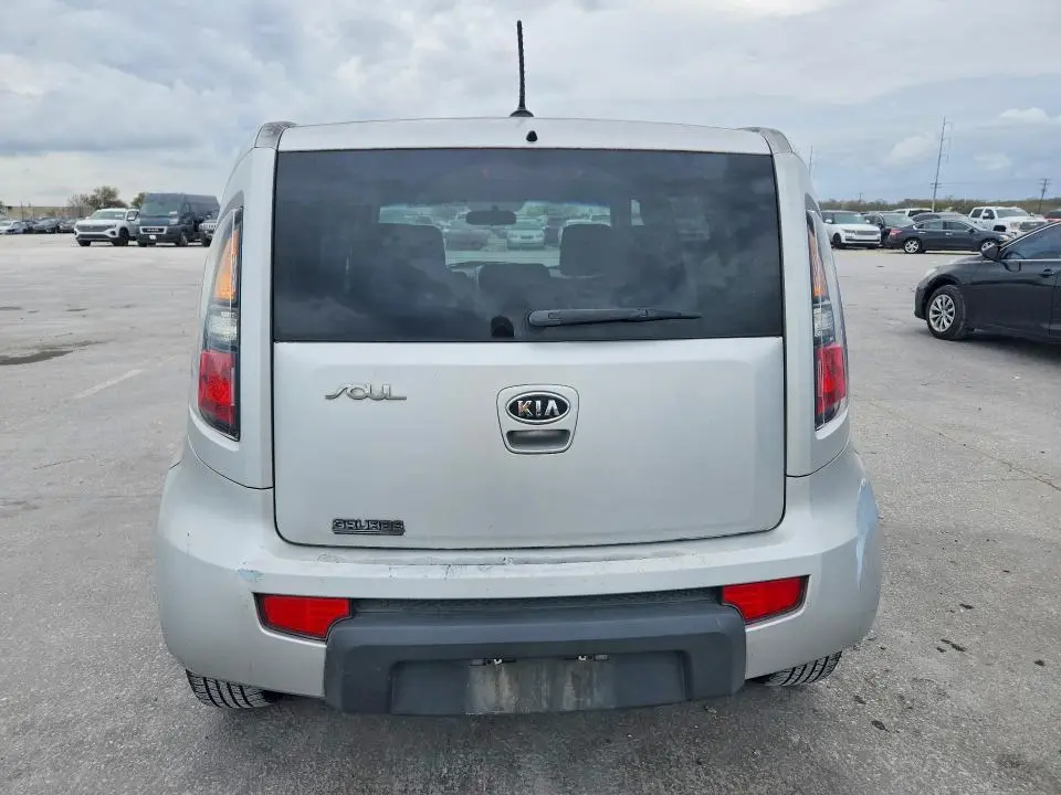 2011 KIA SOUL +  