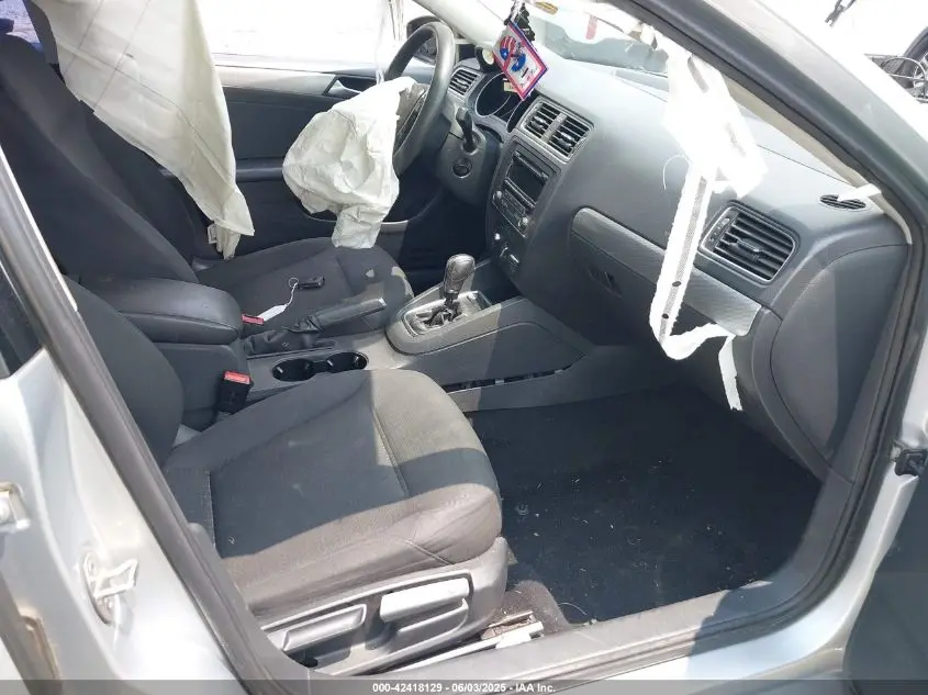 2015 VOLKSWAGEN JETTA 1.8T SE