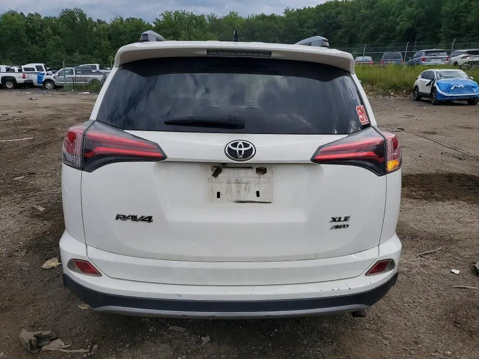2017 TOYOTA RAV4 XLE  