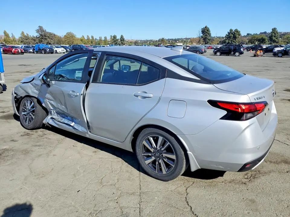 2021 NISSAN VERSA SV  