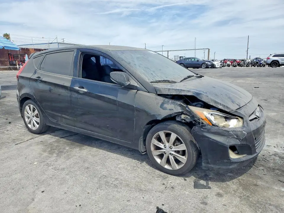 2013 HYUNDAI ACCENT SE  