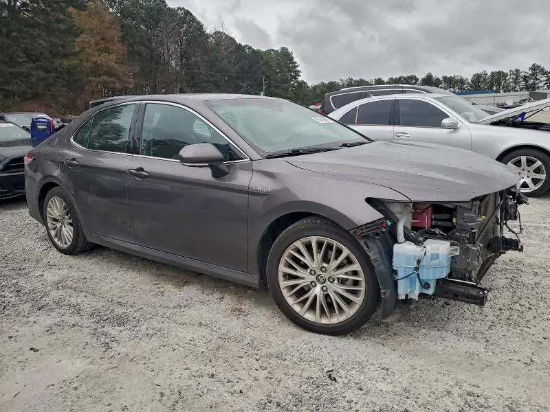 2020 TOYOTA CAMRY XLE  