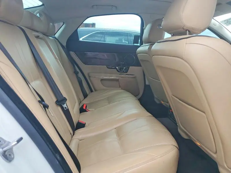 2016 JAGUAR XJ   