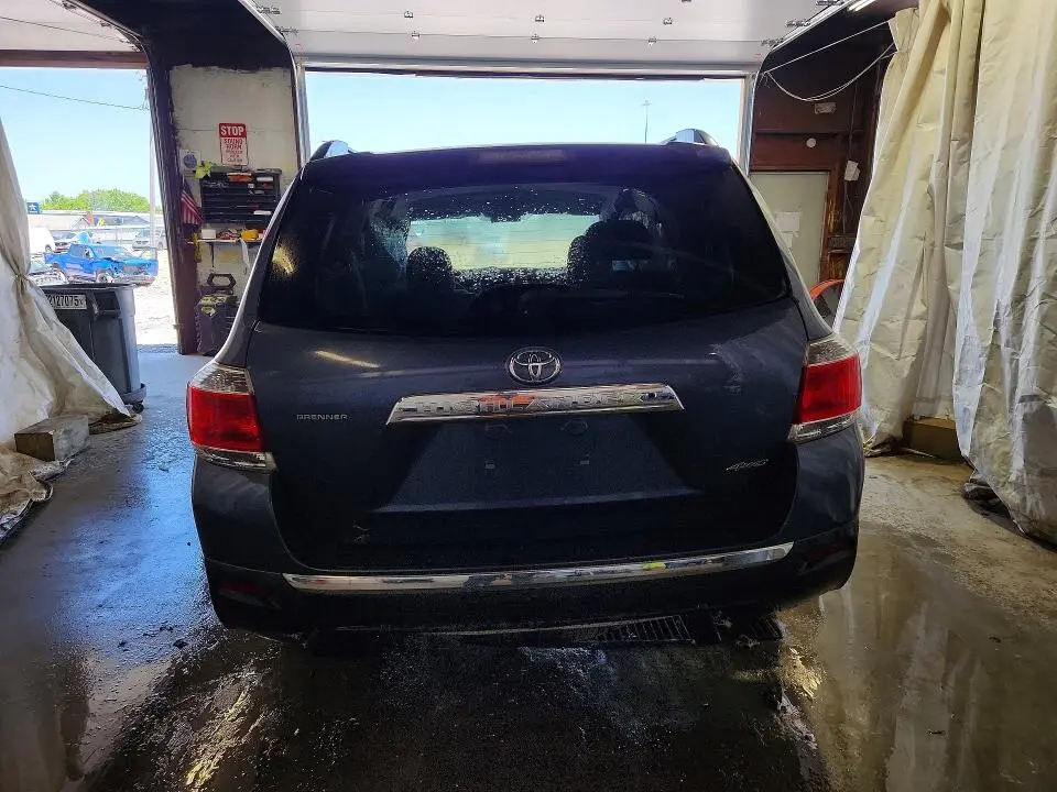 2013 TOYOTA HIGHLANDER PLUS  