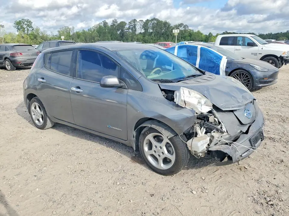2015 NISSAN LEAF SV  