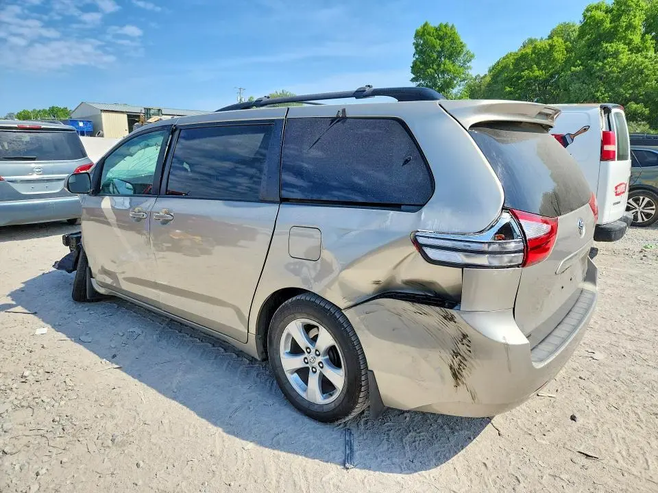 2016 TOYOTA SIENNA LE  