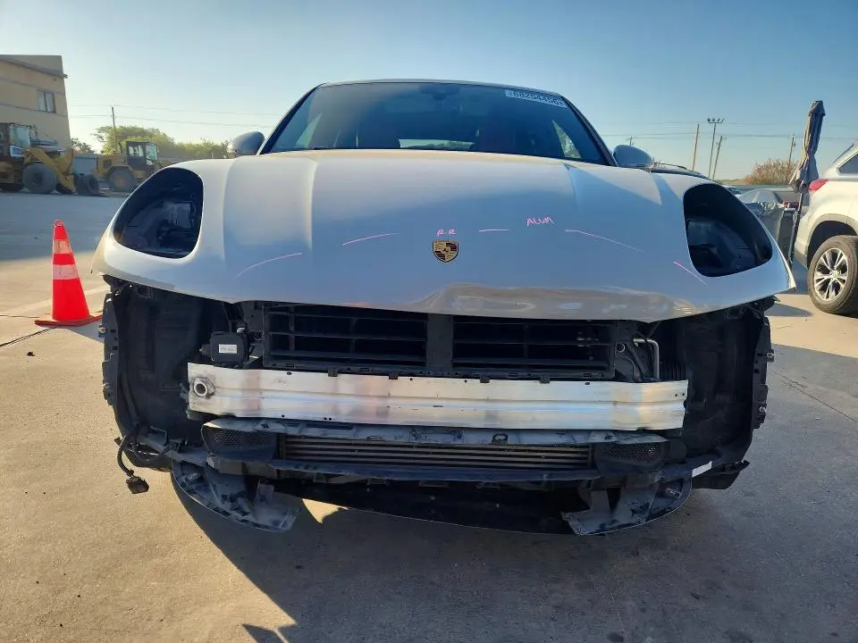2021 PORSCHE MACAN   